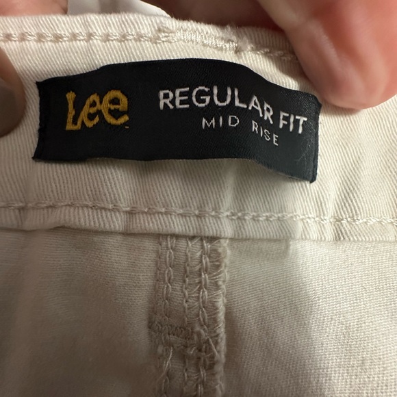 Lee Women's Shorts in Cream - Picture 6 of 8